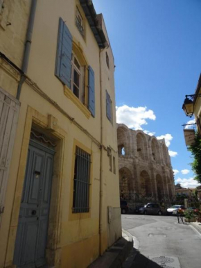 Appartement des Arènes, deux chambres avec patio, Patangarles.